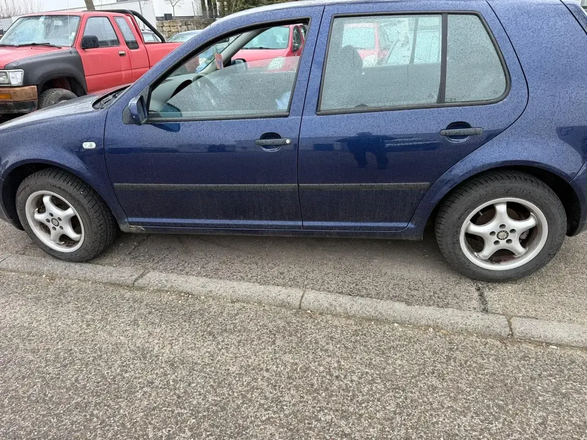 Gebraucht VW Golf IV 101 PS (74 kW) 2003 Blau Limousine