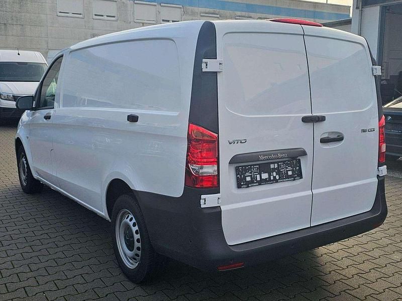 Gebraucht Mercedes Vito 163 PS (119 kW) 2024 Arktikweiss Van
