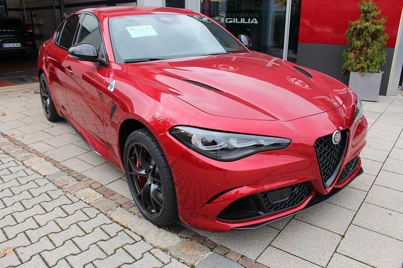 Rot Neu 2025 Alfa Romeo Giulia Quadrifoglio Limousine | 93.900 € (Fairer Preis) - Bild 1/4