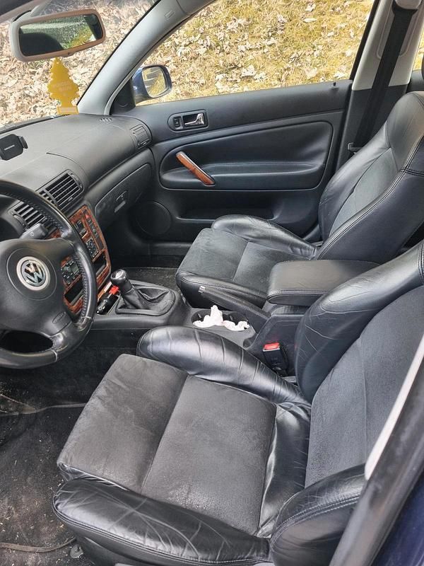 Usata VW Passat 150 CV (110 kW) 2003 Blu Berlina