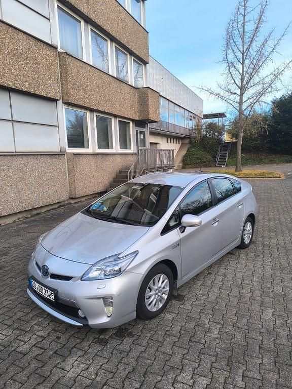 Silber Gebraucht 2015 Toyota Prius TEC-Edition Limousine | 13.800 € (Fairer Preis) - Bild 1/4