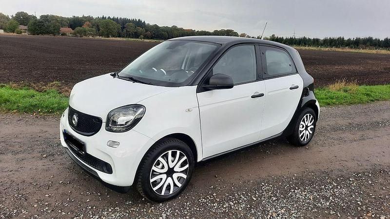 Weiß Gebraucht 2019 Smart ForFour Electric Drive Limousine | 10.000 € (Etwas zu teuer) - Bild 1/4