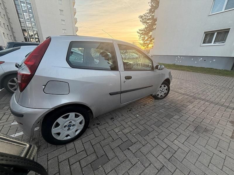 Gebraucht Fiat Punto Active 60 PS (44 kW) 2005 Grau Kleinwagen