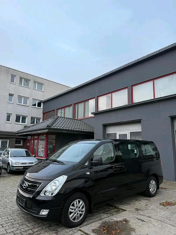 Gebraucht Hyundai H-1 170 PS (125 kW) 2017 Schwarz Van / Kleinbus