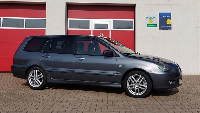 Grau Gebraucht 2006 Mitsubishi Lancer Kombi | 1.450 € (Fairer Preis) - Bild 1/4