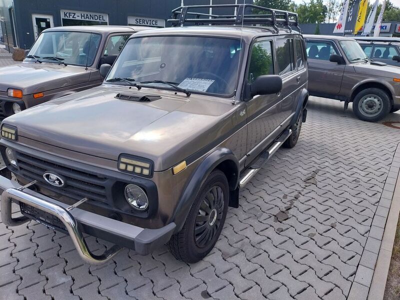 Braun Gebraucht 2017 Lada niva SUV | 16.990 € - Bild 1/4