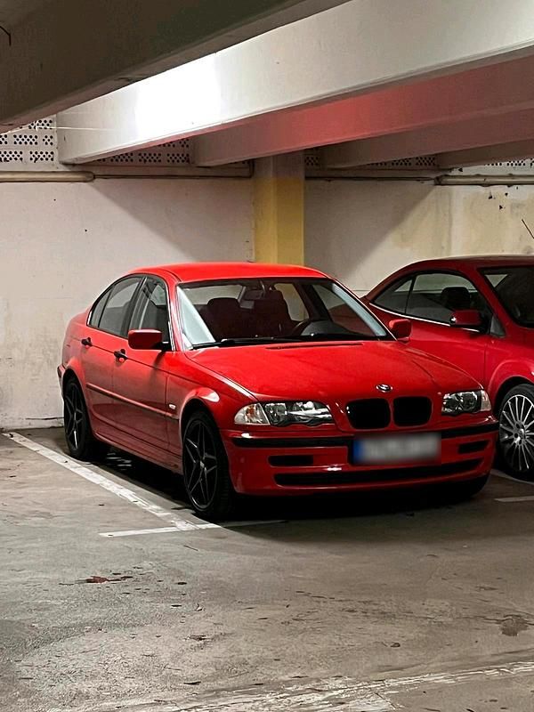 Rot Gebraucht 2001 BMW 318 Limousine | 6.700 € - Bild 1/4