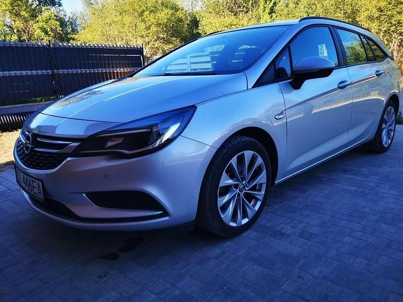 Silber Gebraucht 2017 Opel Astra Edition Kombi | 5.900 € (Superpreis) - Bild 1/4