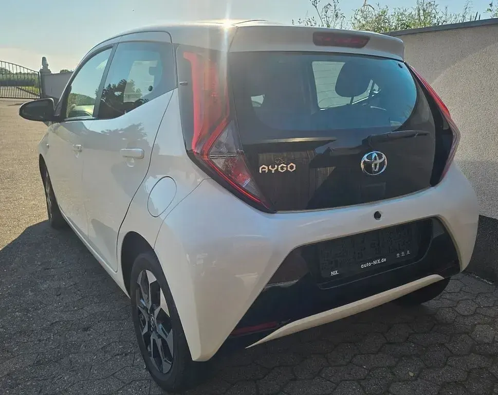 Gebraucht Toyota Aygo X-play 72 PS (52 kW) 2020 Weiß Kleinwagen
