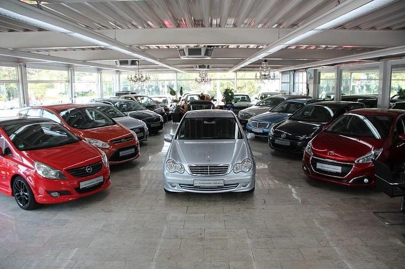 Silber Gebraucht 2007 Mercedes C180 Limousine | 4.990 € (Superpreis) - Bild 1/4