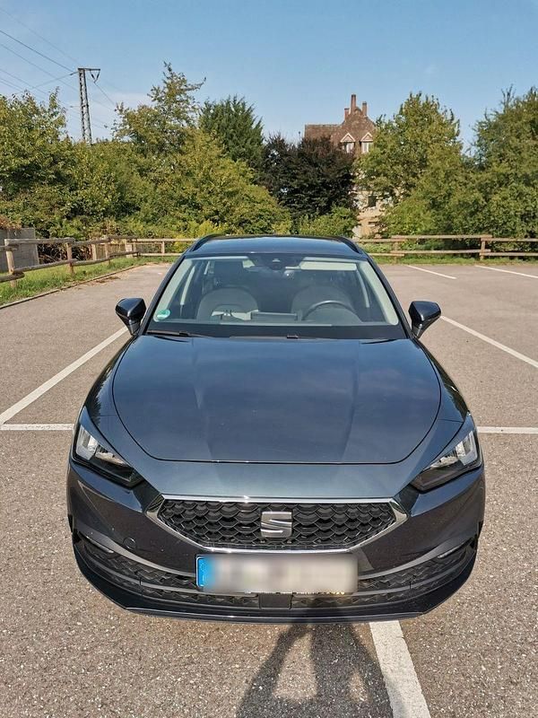 Grau Gebraucht 2022 Seat Leon Style Kombi | 19.600 € (Fairer Preis) - Bild 1/4