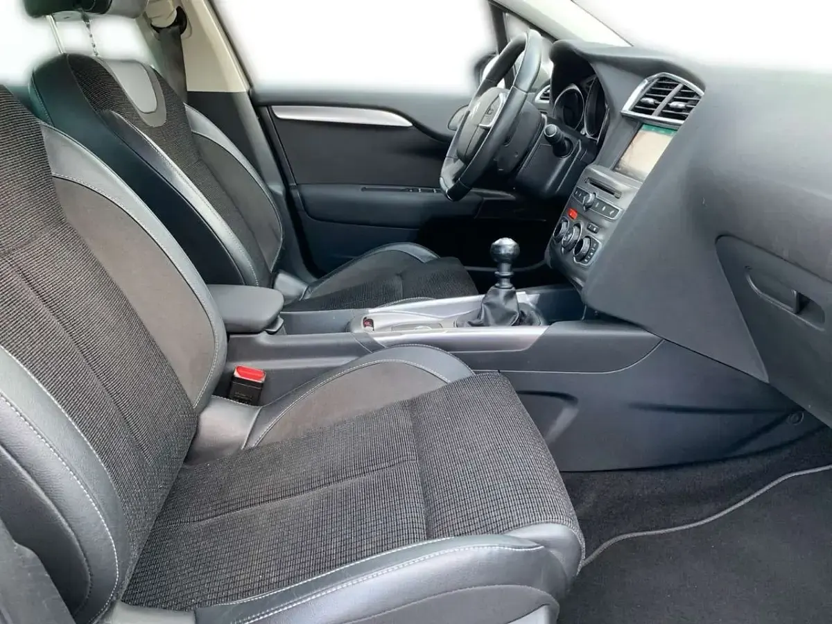 Gebraucht Citroën C4 Shine 131 PS (96 kW) 2017 Grau Limousine