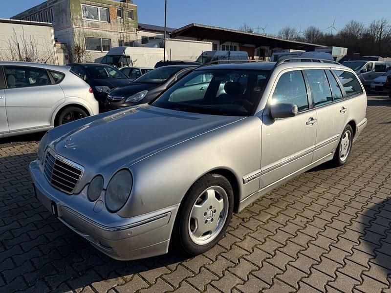 Gebraucht Mercedes E320 Avantgarde 197 PS (144 kW) 2001 Silber Kombi