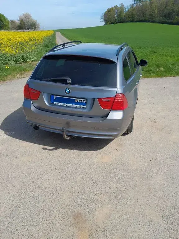 Gebraucht BMW 318 143 PS (105 kW) 2009 Grau Kombi