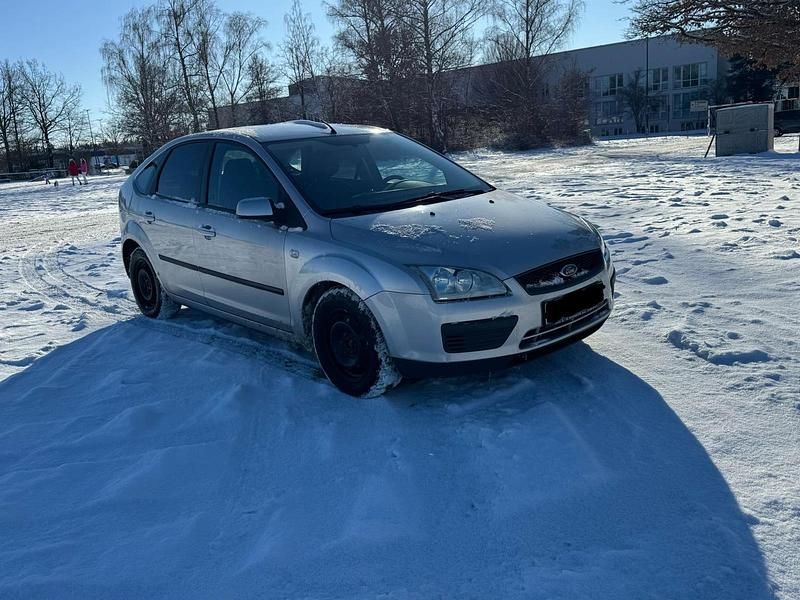 Grau Gebraucht 2007 Ford Focus Limousine | 1.100 € (Fairer Preis) - Bild 1/4