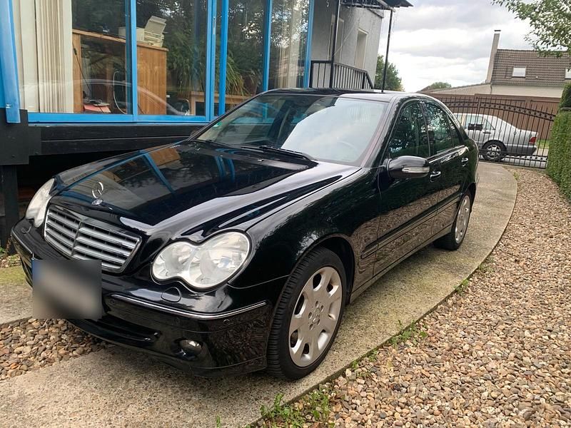 Schwarz Gebraucht 2006 Mercedes C350 Limousine | 3.500 € - Bild 1/4