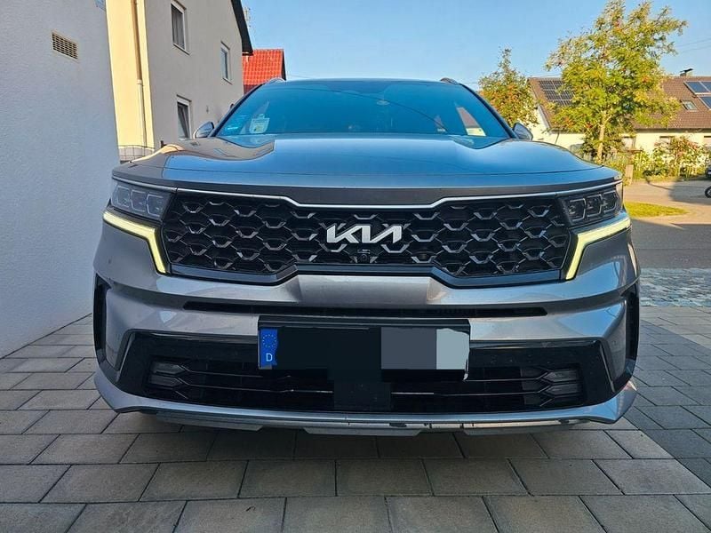 Grau Gebraucht 2023 Kia Sorento Platinum SUV | 30.000 € (Superpreis) - Bild 1/4