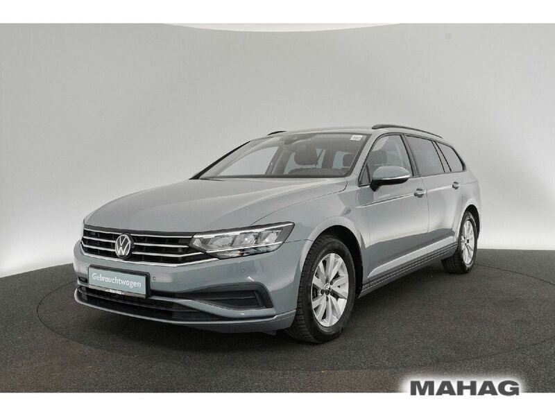 Gebraucht VW Passat Basis 150 PS (110 kW) 2023 Mondsteingrau Kombi
