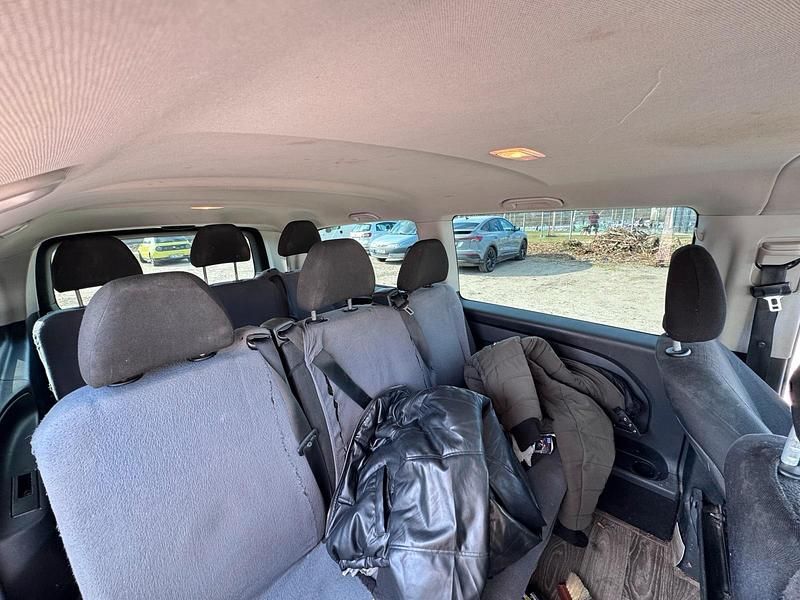 Silber Gebraucht 2015 Mercedes Vito Kombi | 17.000 € - Bild 1/4