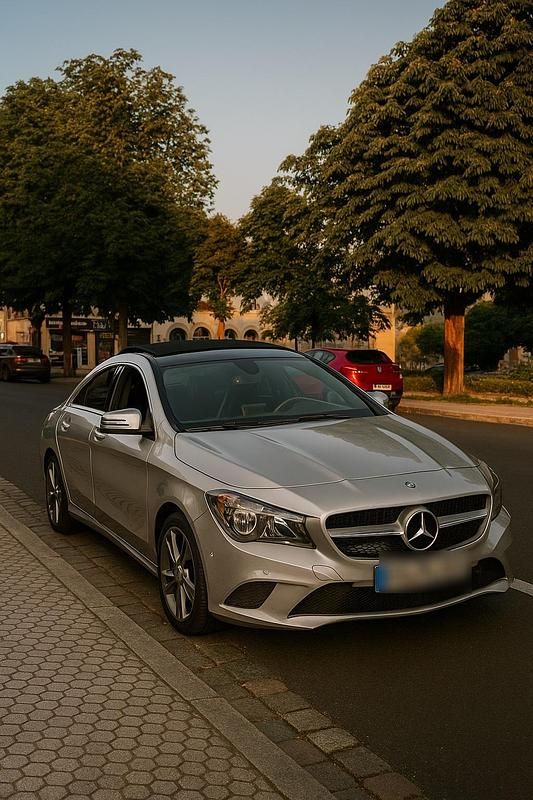 Silber Gebraucht 2013 Mercedes CLA200 Coupé | 14.500 € (Etwas zu teuer) - Bild 1/4
