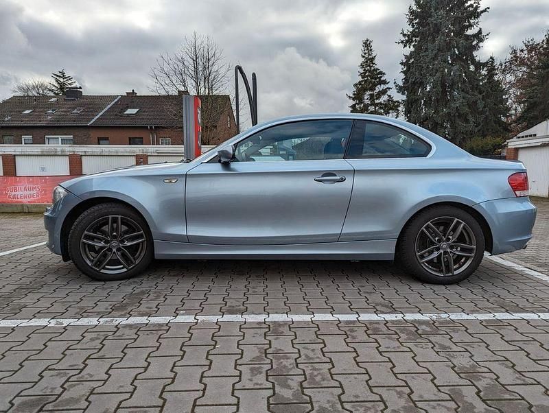 Blau Gebraucht 2009 BMW 125 Sport Line Kleinwagen | 12.500 € (Fairer Preis) - Bild 1/2