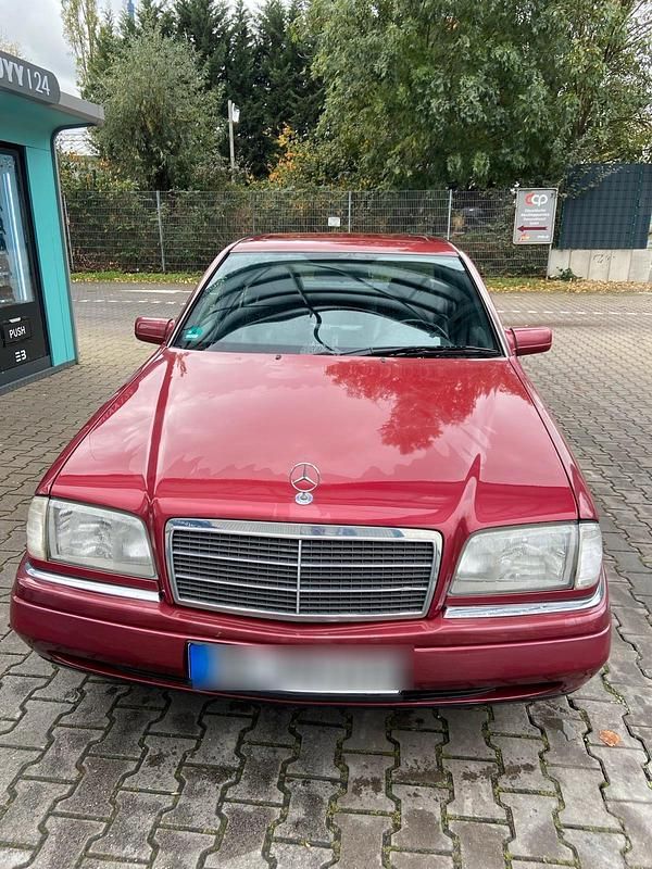 Rot Gebraucht 1994 Mercedes C180 Limousine | 3.000 € - Bild 1/4