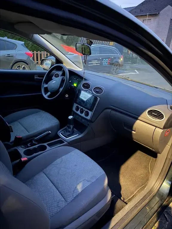 Usado Ford Focus Ambiente 75 CV (55 kW) 2005 Verde Berlina