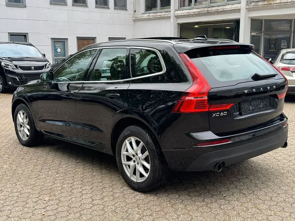 Second-hand Volvo XC60 Momentum 190 CP (139 kW) 2018 Negru SUV