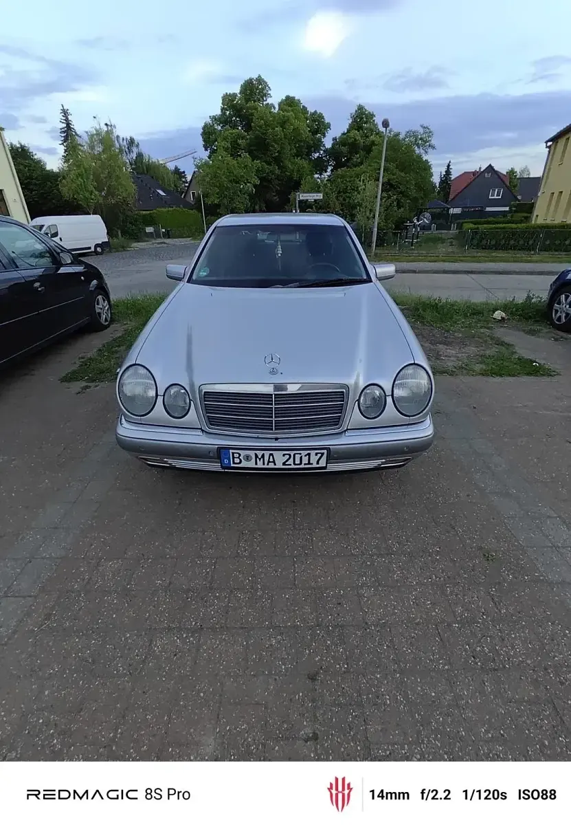Gebraucht Mercedes E200 136 PS (100 kW) 1998 Silber Limousine