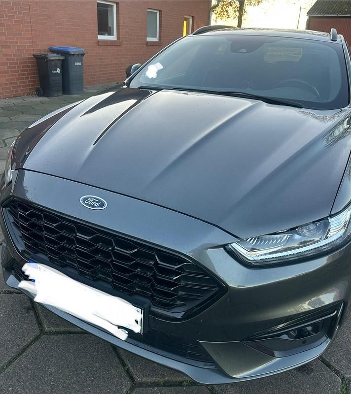 Grau Gebraucht 2021 Ford Mondeo ST-Line Kombi | 28.500 € - Bild 1/4