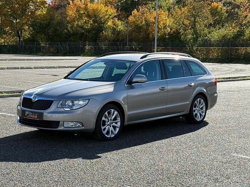 Beige Gebraucht 2011 Skoda Superb Ambition Kombi | 9.499 € (Fairer Preis) - Bild 1/4