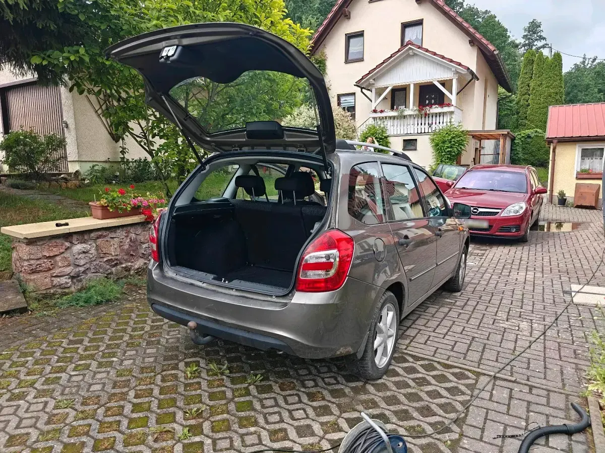 Gebraucht Lada Kalina 87 PS (63 kW) 2015 Braun Kombi