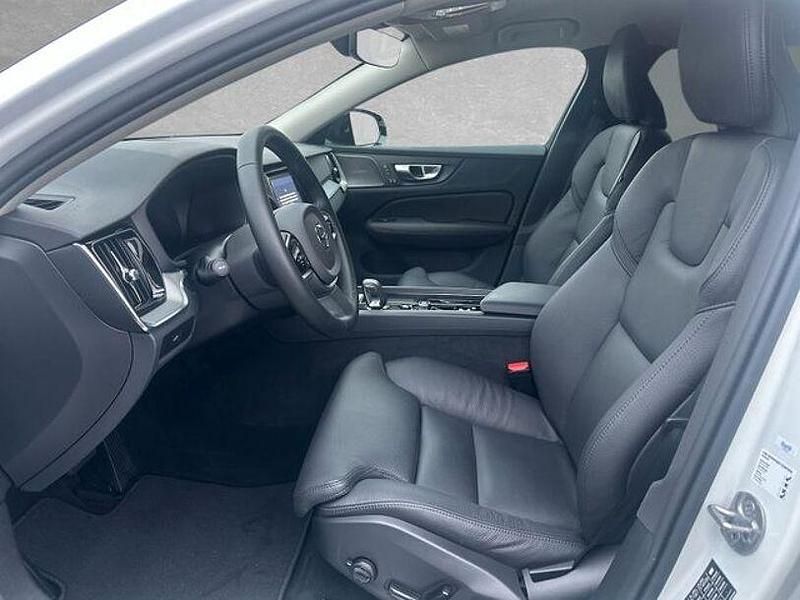 Gebraucht Volvo V60 Plus 197 PS (144 kW) 2025 Crystal weiß perleffekt Kombi