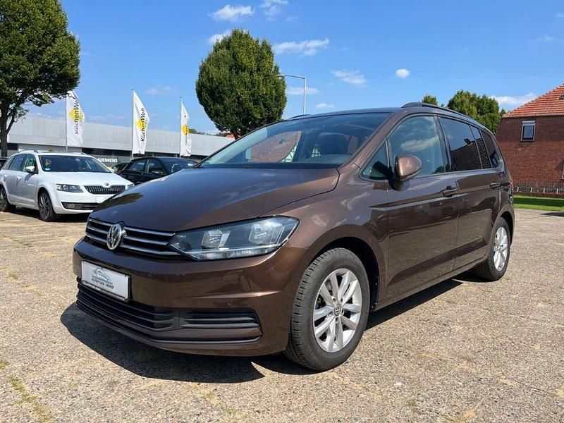 Braun Gebraucht 2015 VW Touran Van / Kleinbus | 15.480 € (Etwas zu teuer) - Bild 1/4
