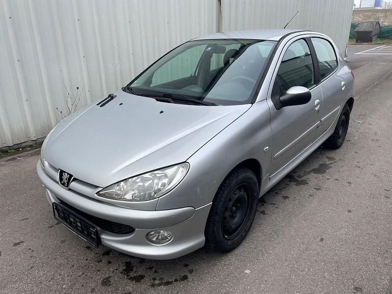 Silber Gebraucht 2005 Peugeot 206 Tendance Kleinwagen | 1.890 € (Guter Preis) - Bild 1/4