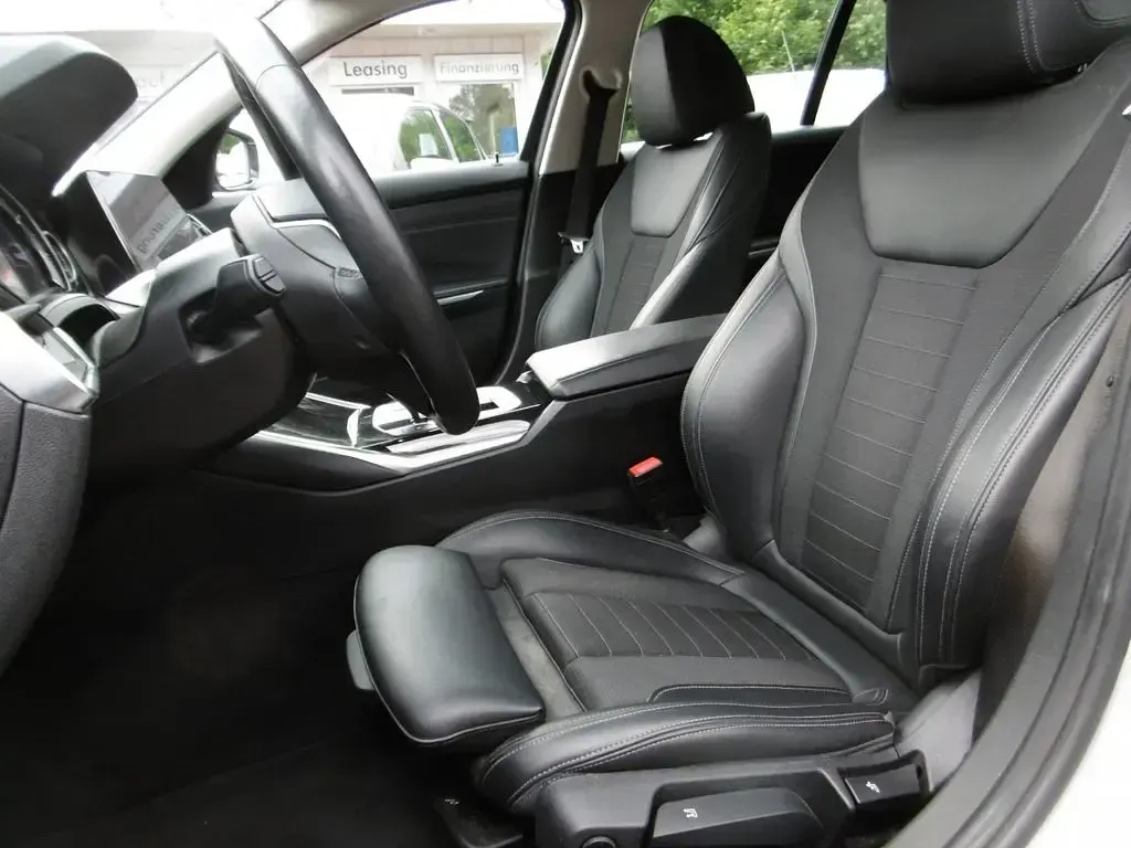 Gebraucht BMW 320 Sport Line 190 PS (139 kW) 2020 Glaciersilber Kombi