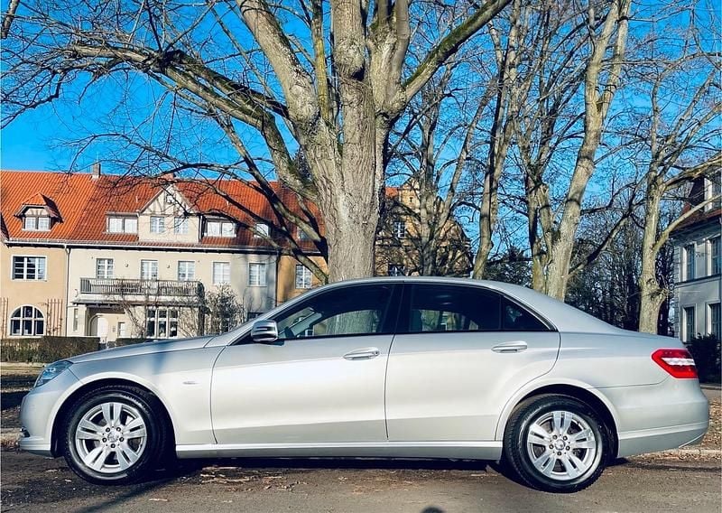 Gebraucht Mercedes E200 184 PS (135 kW) 2011 Silber Limousine