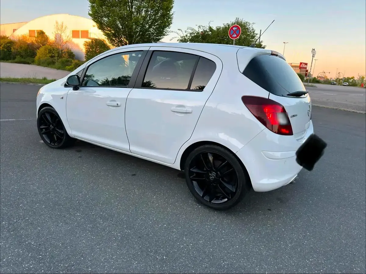 Używany Opel Corsa 87 KM (63 kW) 2011 Biały Hatchback