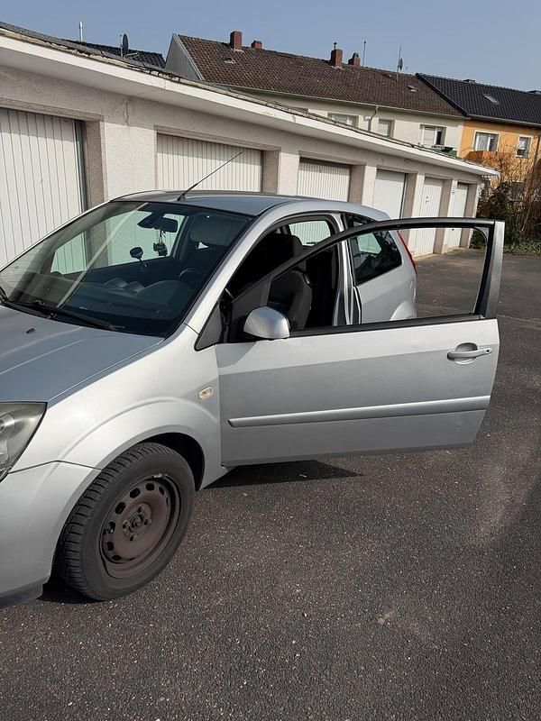Gebraucht Ford Fiesta 80 PS (58 kW) 2008 Silber Kleinwagen