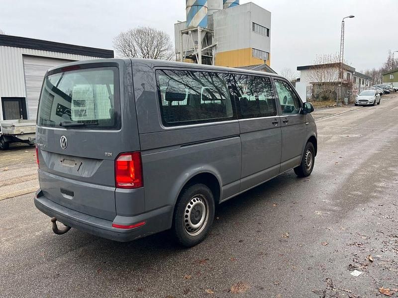 Gebraucht VW Caravelle 102 PS (75 kW) 2018 Grau Van / Kleinbus