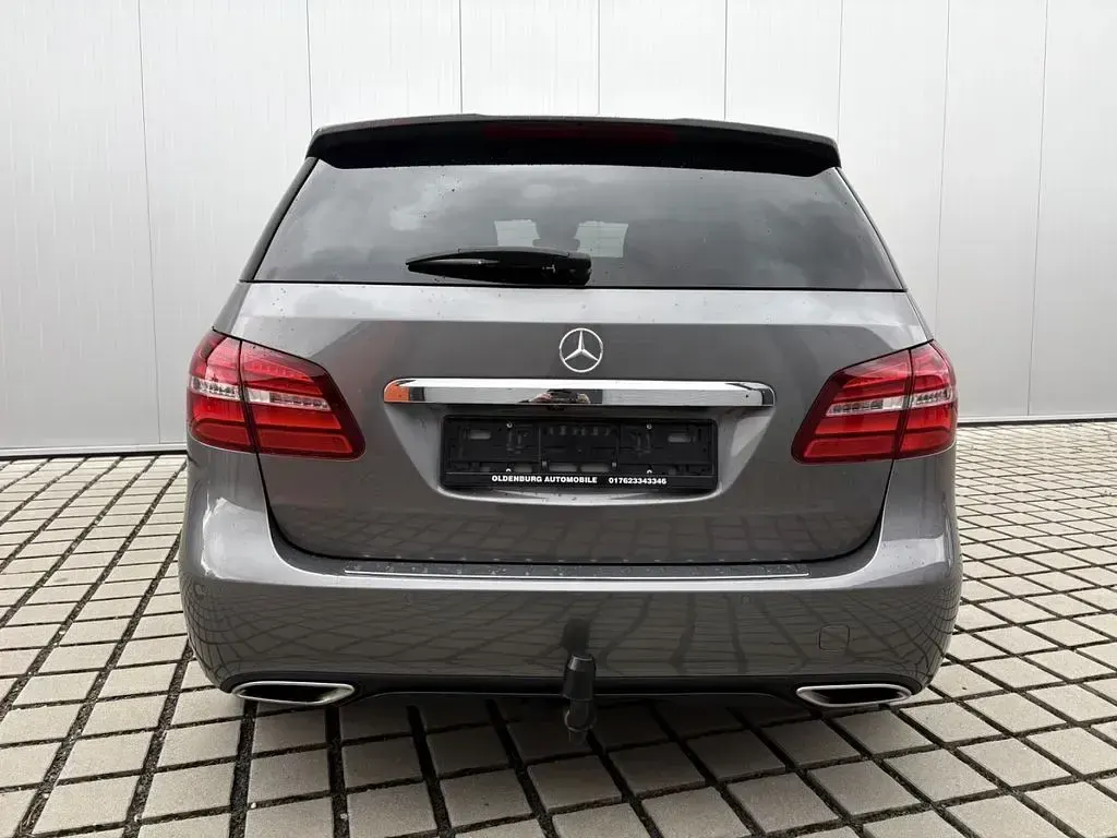 Gebraucht Mercedes B250 Urban 211 PS (155 kW) 2015 Grau Kleinwagen