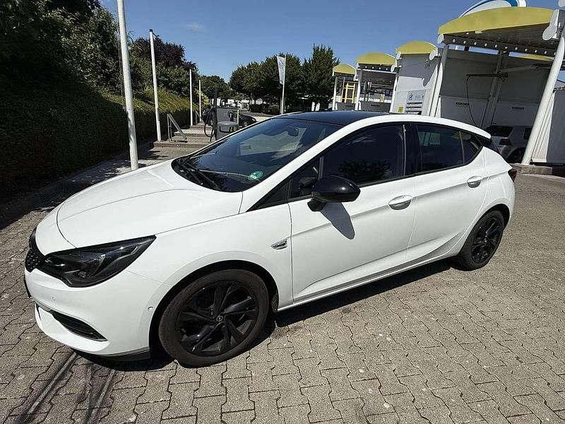 Weiß Gebraucht 2021 Opel Astra GS Line Limousine | 15.500 € (Fairer Preis) - Bild 1/4