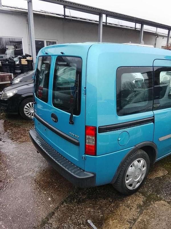 Second-hand Opel Combo 87 CP (63 kW) 2003 Albastru Monovolum