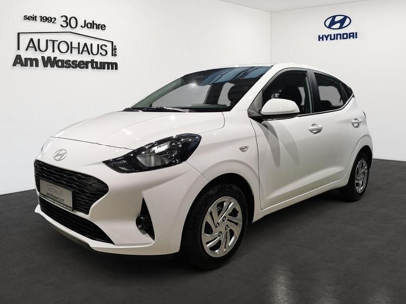 Weiß Gebraucht 2024 Hyundai i10 Select Kleinwagen | 16.799 € (Fairer Preis) - Bild 1/4