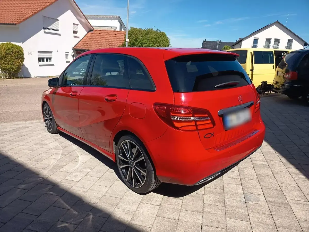 Gebraucht Mercedes B220 184 PS (135 kW) 2016 Van / Kleinbus