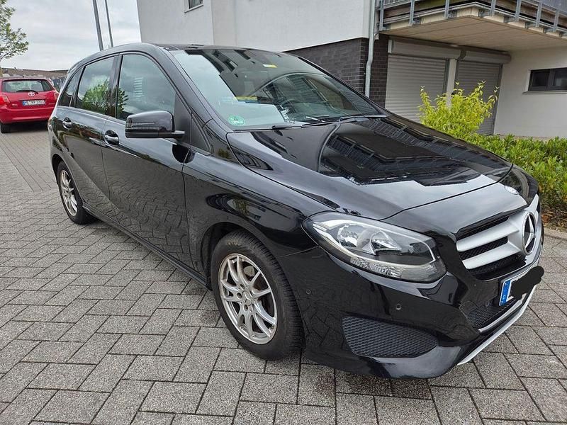 Schwarz Gebraucht 2014 Mercedes B180 Urban Van / Kleinbus | 8.000 € (Superpreis) - Bild 1/4