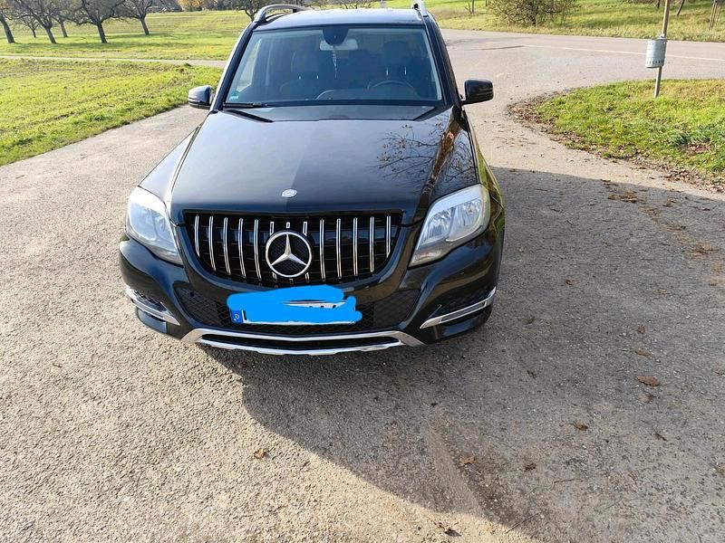 Schwarz Gebraucht 2015 Mercedes GLK220 SUV | 17.100 € (Teuer) - Bild 1/4