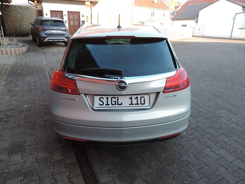 Gebraucht Opel Insignia Design Edition 131 PS (96 kW) 2011 Gold Kombi