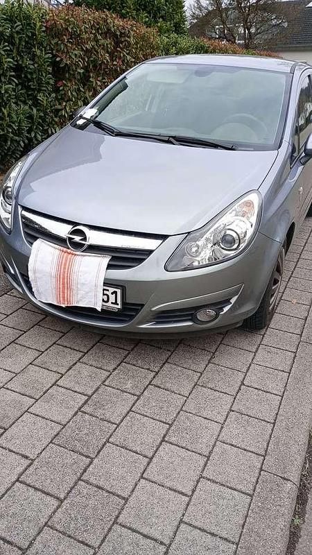 Używany Opel Corsa Edition 69 KM (50 kW) 2010 Srebrny Hatchback
