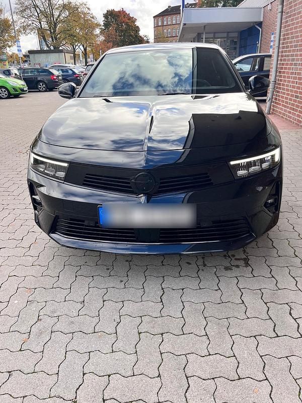 Schwarz Gebraucht 2022 Opel Astra GS Line Limousine | 18.500 € (Guter Preis) - Bild 1/4
